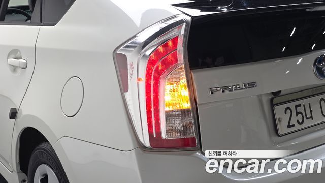 Toyota Prius 2015 — photo 9