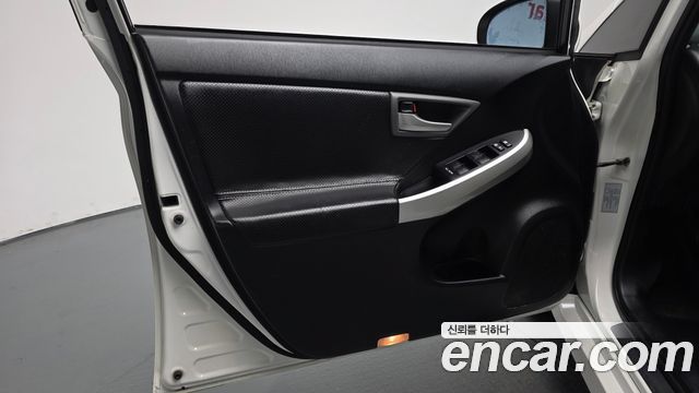 Toyota Prius 2015 — photo 14
