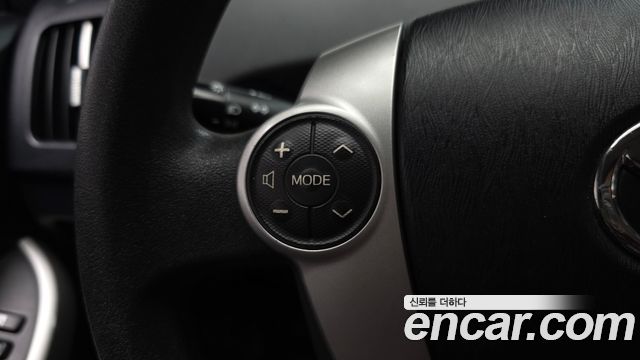 Toyota Prius 2015 — photo 29