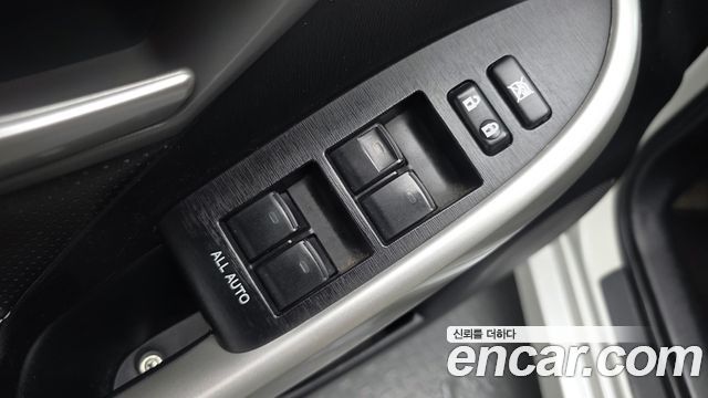 Toyota Prius 2015 — photo 31