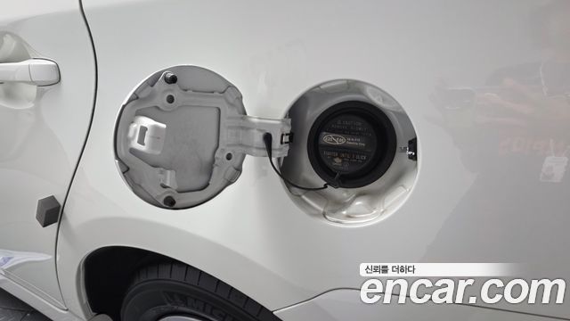 Toyota Prius 2015 — photo 33