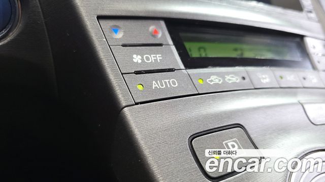 Toyota Prius 2015 — photo 34