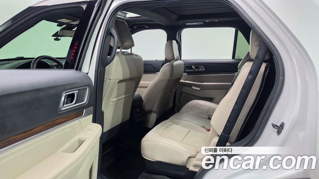 Ford Explorer 2018 — photo 17