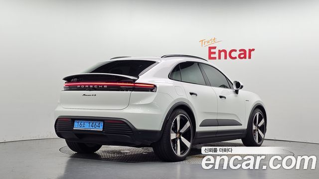 Porsche Macan 2025 — photo 2