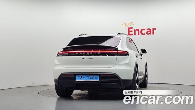 Porsche Macan 2025 — photo 4