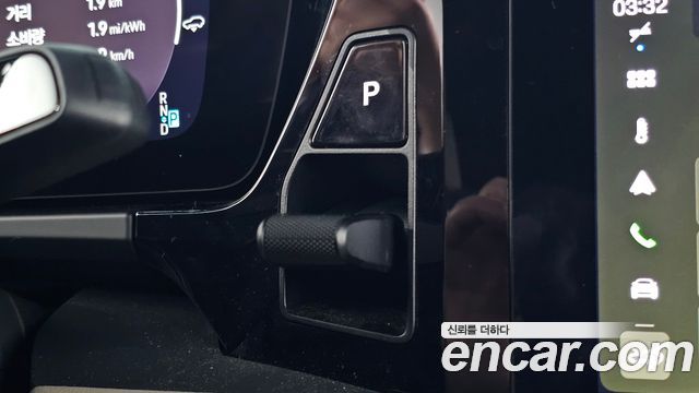 Porsche Macan 2025 — photo 12