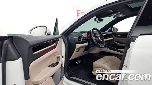 Porsche Macan 2025 — photo 13