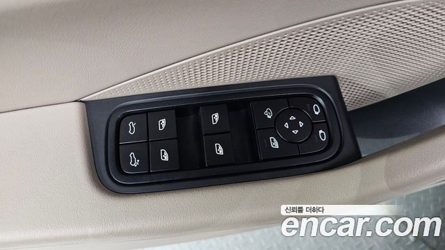 Porsche Macan 2025 — photo 19