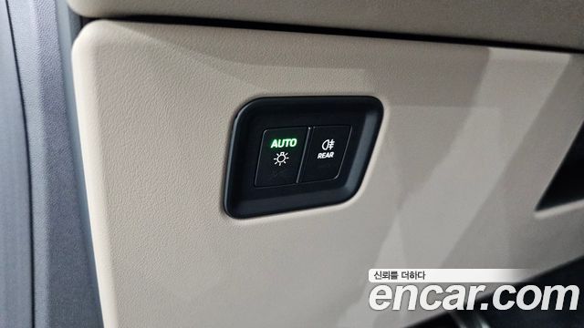Porsche Macan 2025 — photo 23