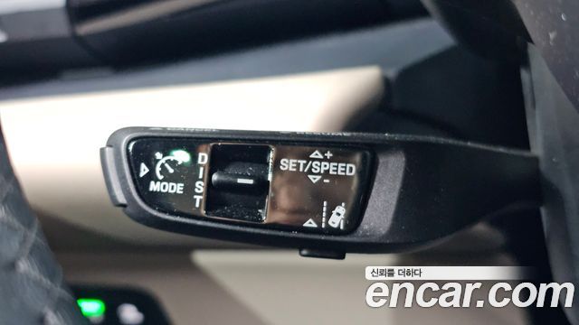 Porsche Macan 2025 — photo 24