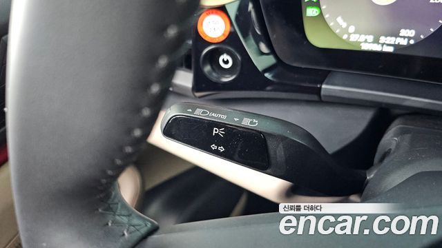 Porsche Macan 2025 — photo 25