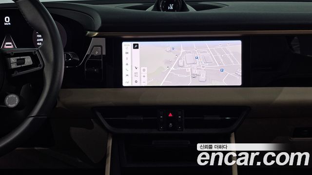 Porsche Macan 2025 — photo 26