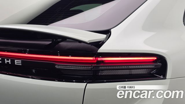 Porsche Macan 2025 — photo 9