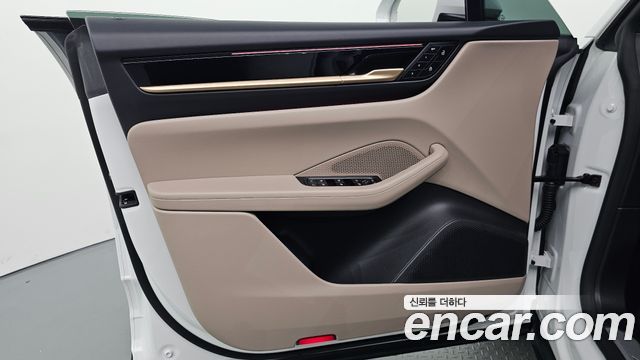Porsche Macan 2025 — photo 14