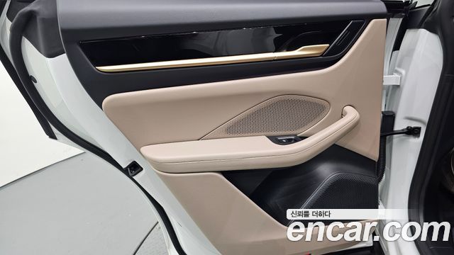 Porsche Macan 2025 — photo 15
