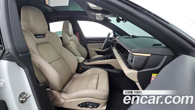 Porsche Macan 2025 — photo 16