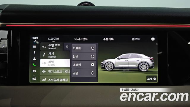 Porsche Macan 2025 — photo 30
