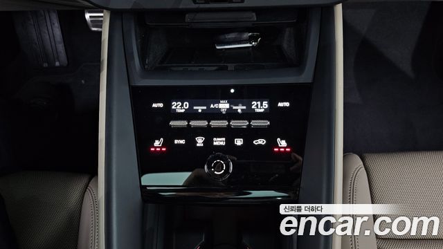 Porsche Macan 2025 — photo 31