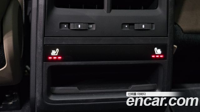 Porsche Macan 2025 — photo 35