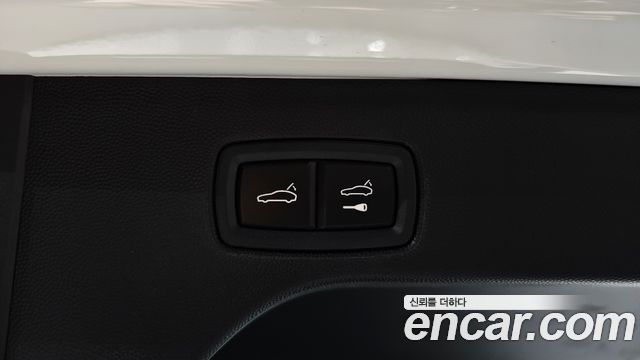 Porsche Macan 2025 — photo 36