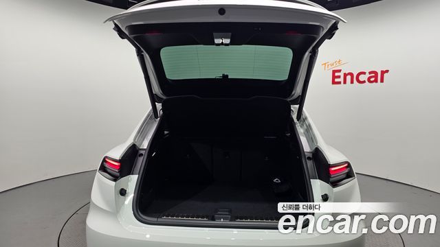 Porsche Macan 2025 — photo 38