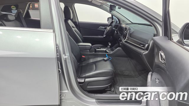Kia Sportage 2022 — photo 16