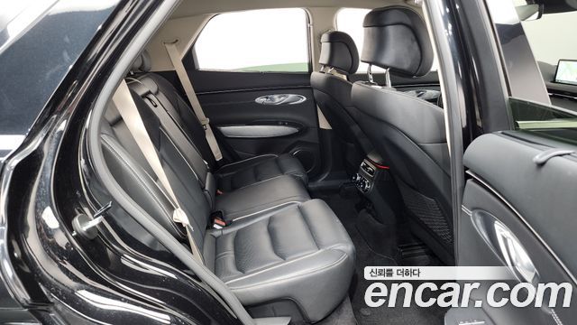 Genesis GV70 2022 — photo 17
