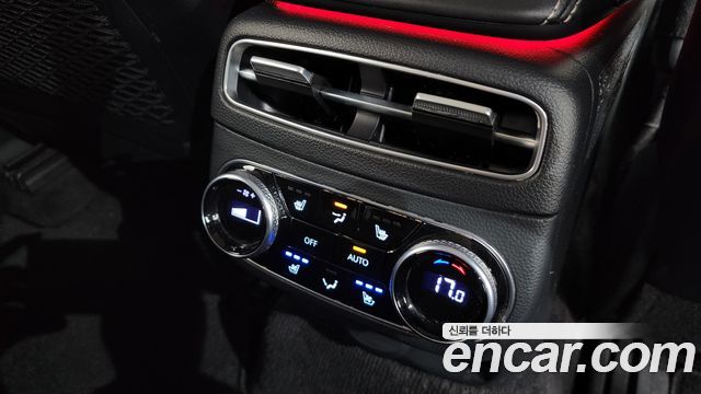 Genesis GV70 2022 — photo 31