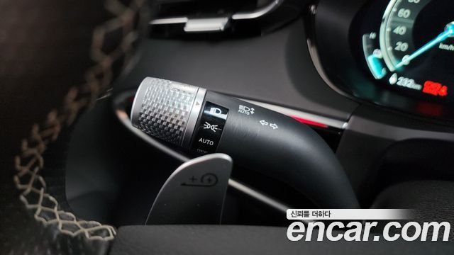 Genesis GV70 2022 — photo 37