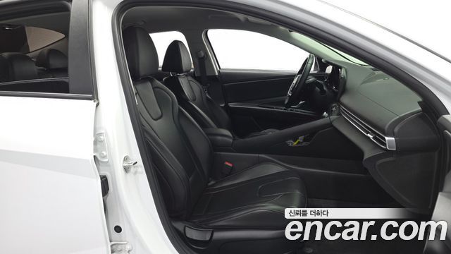 Hyundai AVANTE 2021 — photo 17