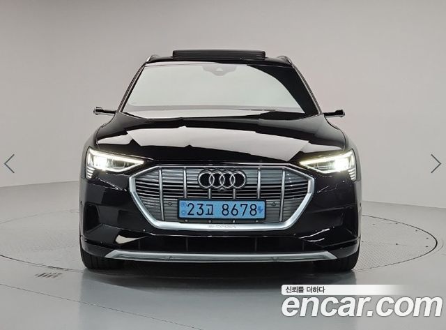Audi e-tron 2022 — photo 2