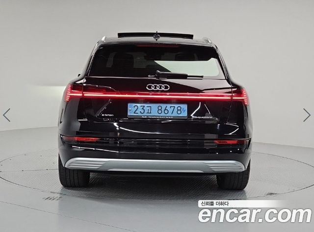 Audi e-tron 2022 — photo 3