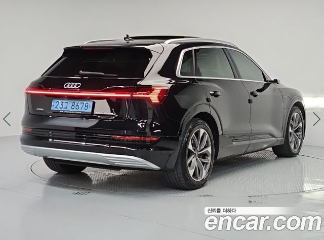 Audi e-tron 2022 — photo 4