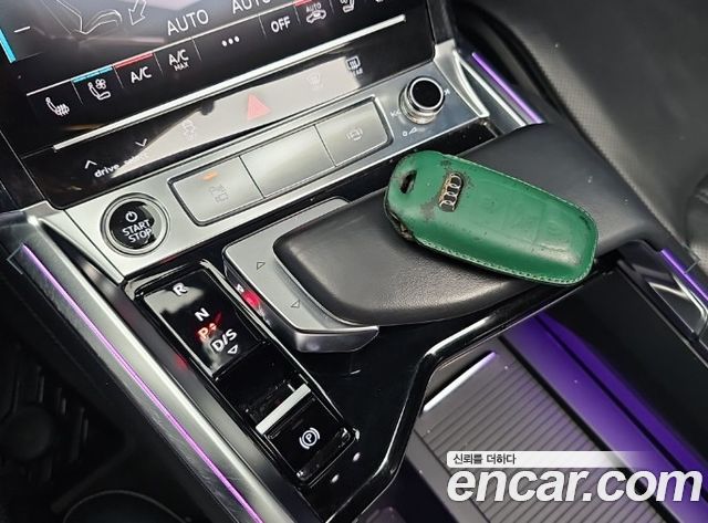 Audi e-tron 2022 — photo 8