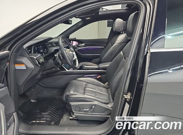 Audi e-tron 2022 — photo 11