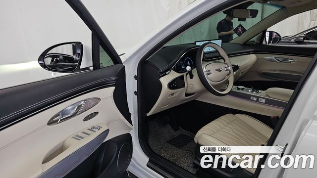 Genesis GV70 2023 — photo 13