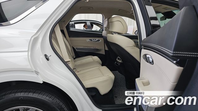 Genesis GV70 2023 — photo 18
