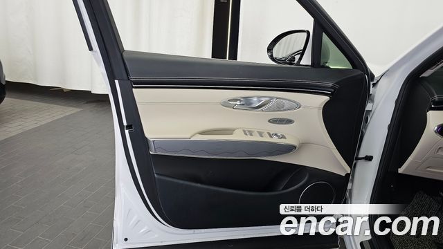 Genesis GV70 2023 — photo 14