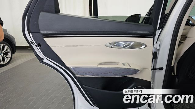 Genesis GV70 2023 — photo 15