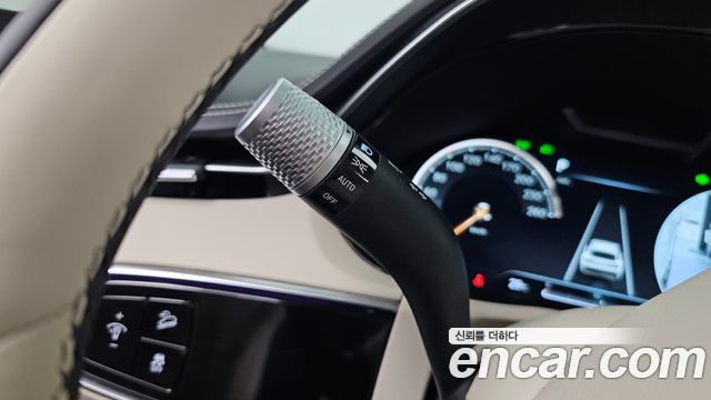 Genesis GV70 2023 — photo 30