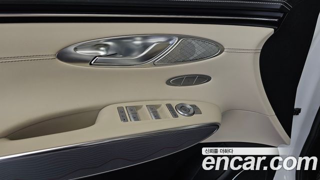 Genesis GV70 2023 — photo 33
