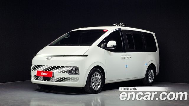 Hyundai Staria 2025 — photo 1