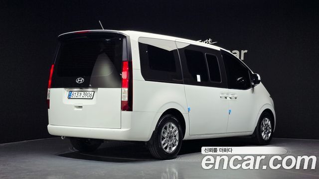 Hyundai Staria 2025 — photo 2