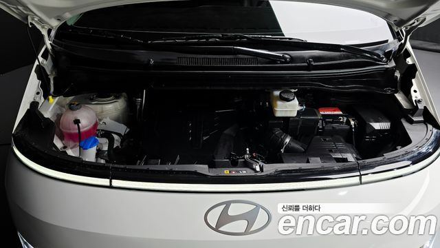 Hyundai Staria 2025 — photo 6
