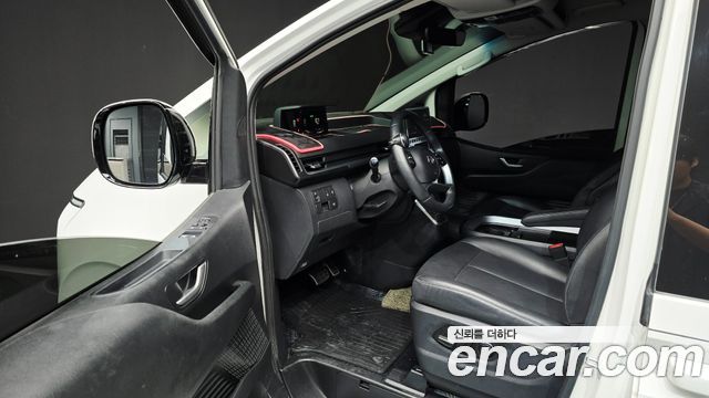 Hyundai Staria 2025 — photo 10
