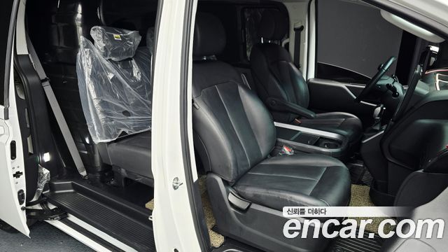 Hyundai Staria 2025 — photo 11
