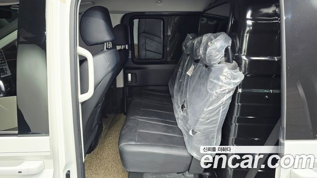 Hyundai Staria 2025 — photo 13