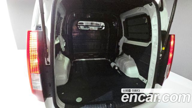 Hyundai Staria 2025 — photo 18