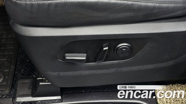 Hyundai Staria 2025 — photo 20