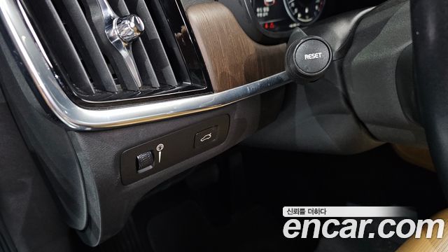 Volvo V90 2021 — photo 28